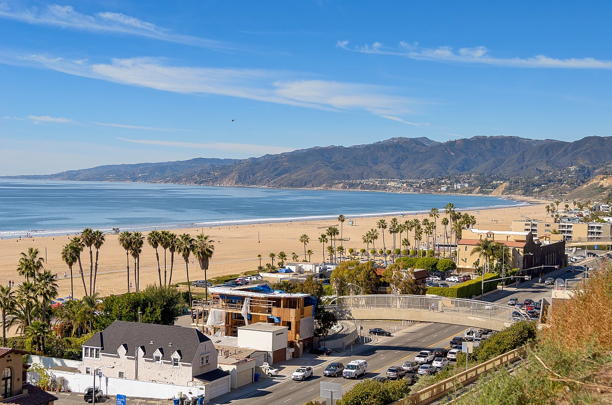 Endless beaches and palm trees, that is Southern California.