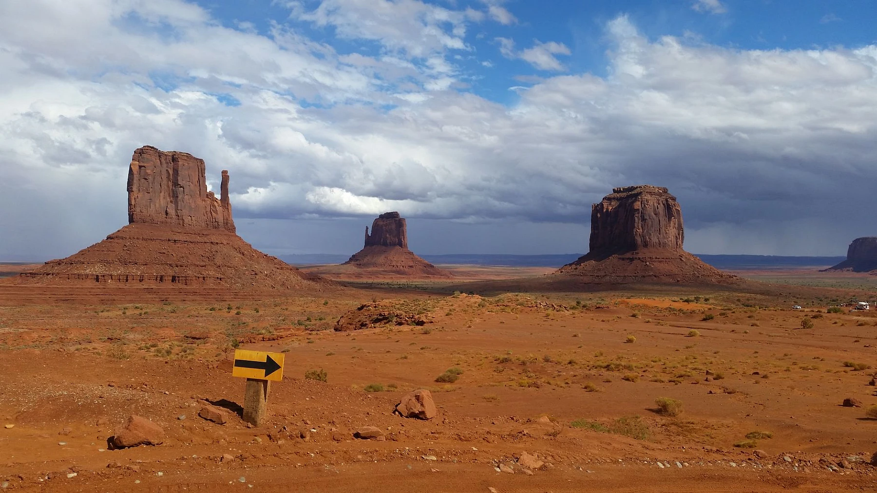 The free-standing rock towers glow in the deep red of the desert sandstone.